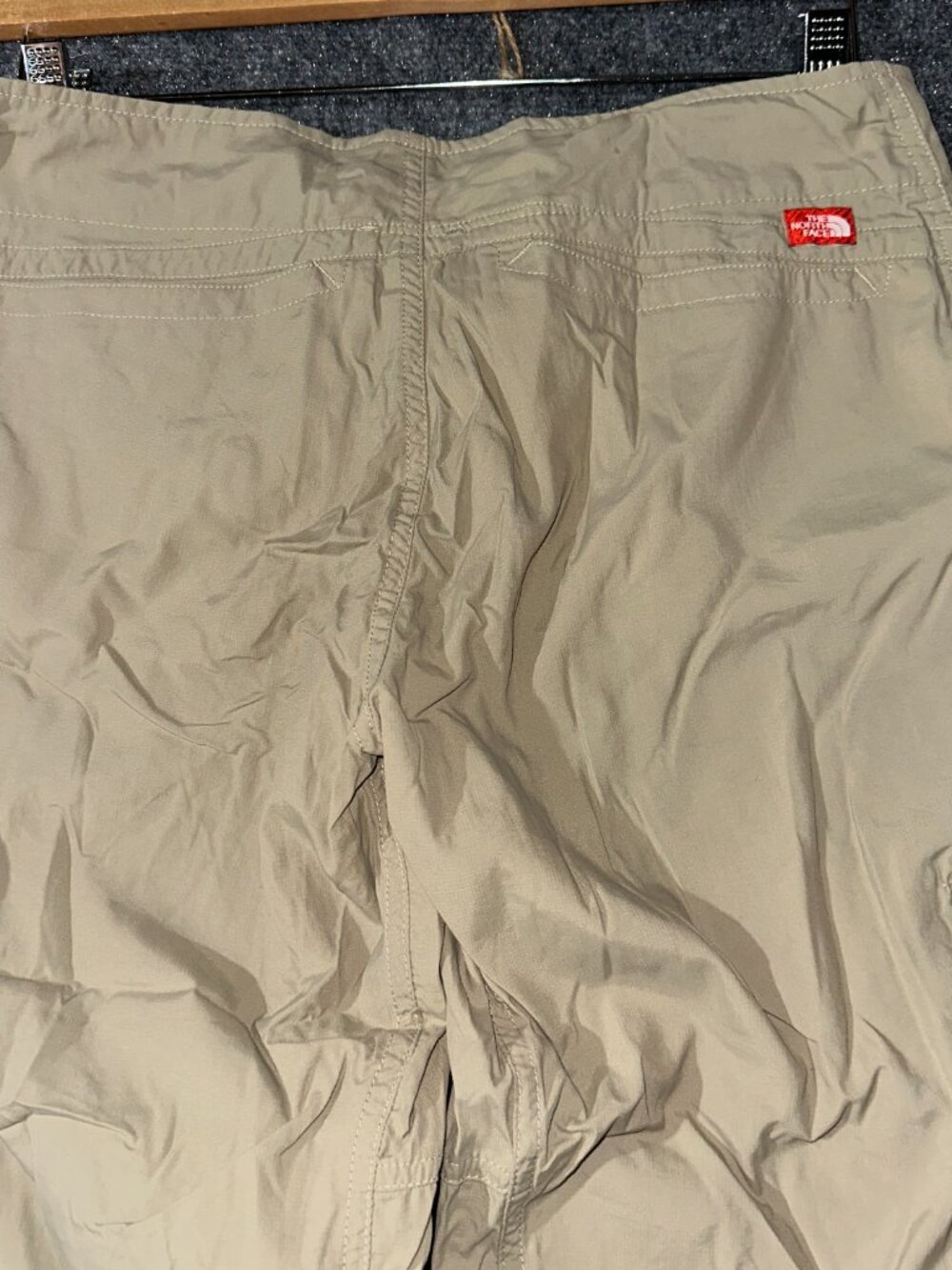 The North Face Pants Womens 6 Crop Cargo Tan Nylon Pockets Split Hem Hike - Picture 8 of 9